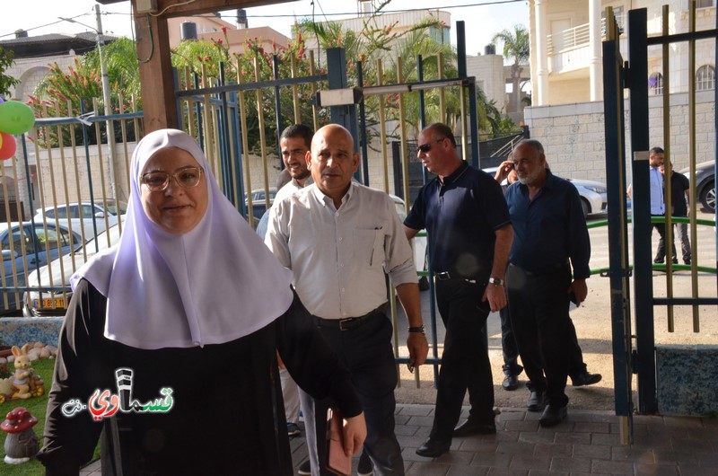 كفرقاسم- فيديو: نواب وأعضاء المجلس البلدي يشاركون الطلاب افتتاح عامهم الدراسي  باجواء بهيجة .